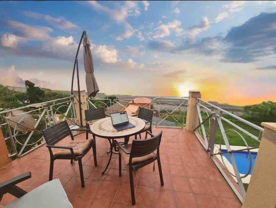 Exclusive Beachfront Penthouse Almayate Alto Exterior foto